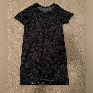 lululemon size 4 swifty tee